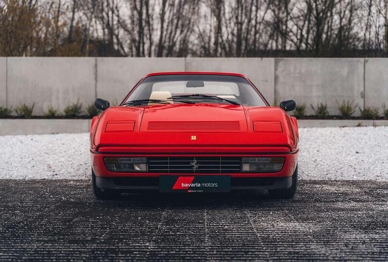 Second-hand Ferrari 328 271 CP (199 kW) 1986 Roșu Cabrio