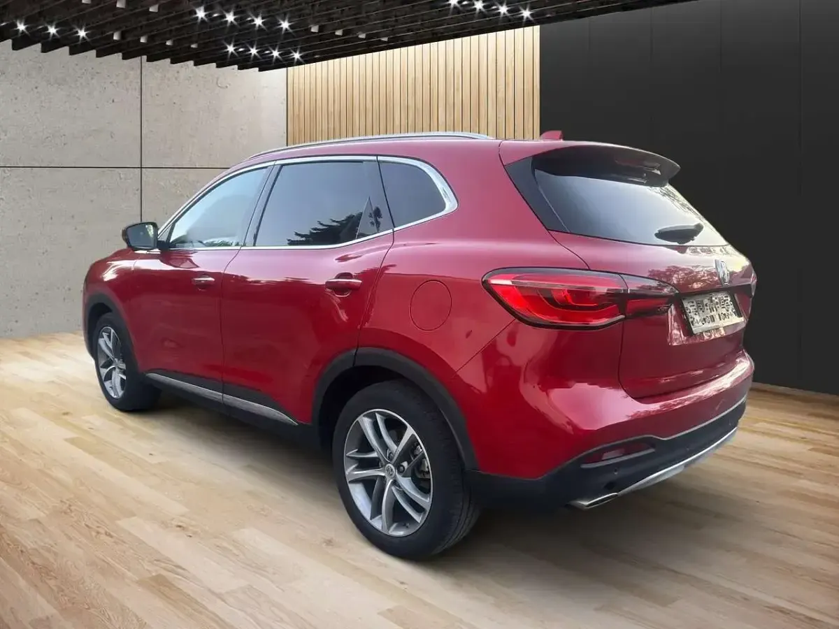 Używany MG HS 162 KM (119 kW) 2023 Czerwony SUV