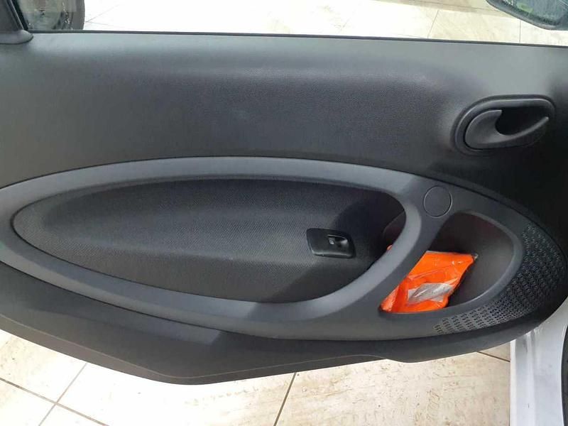 Gebraucht Smart ForTwo Coupé 60 kW (82 PS) 2022 Tridion sicherheitszelle in weiß Coupé