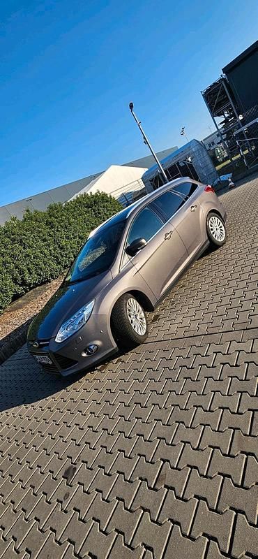 Gebraucht Ford Focus Titanium 163 PS (119 kW) 2011 Braun Kombi
