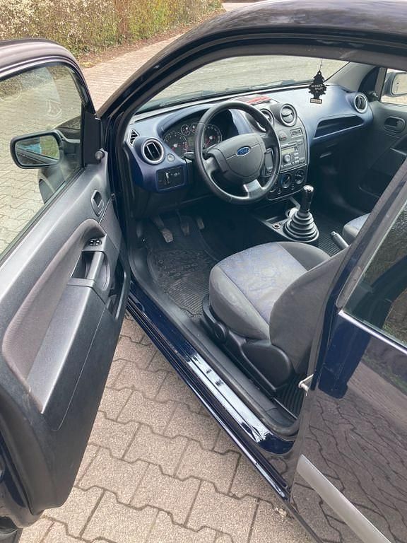 Gebraucht Ford Fiesta Ambiente 60 PS (44 kW) 2006 Blau Kleinwagen
