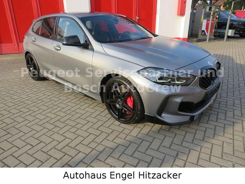 Grau Gebraucht 2023 BMW M135 Performance Kleinwagen | 39.900 € (Fairer Preis) - Bild 1/4