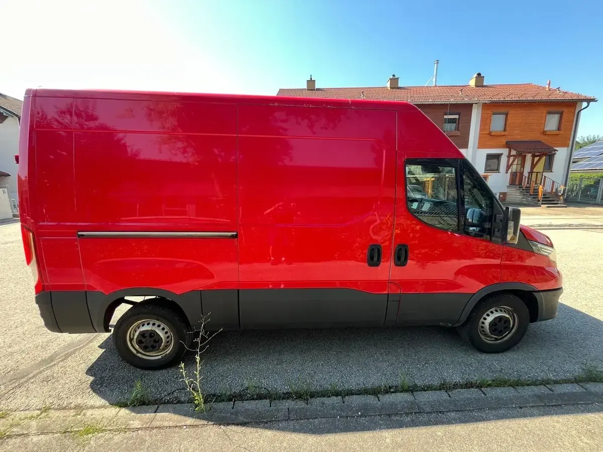 Gebraucht Iveco Daily 156 PS (114 kW) 2020 Rot Van