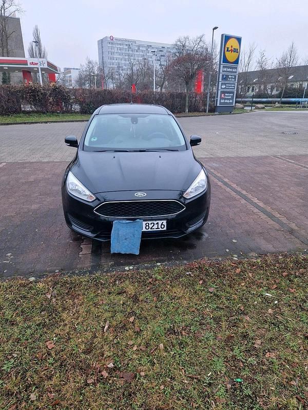 Gebraucht Ford Focus 120 PS (88 kW) 2018 Schwarz Kleinwagen