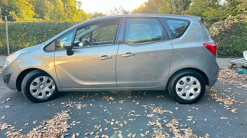 Braun Gebraucht 2011 Opel Meriva Van / Kleinbus | 2.950 € (Superpreis) - Bild 1/4