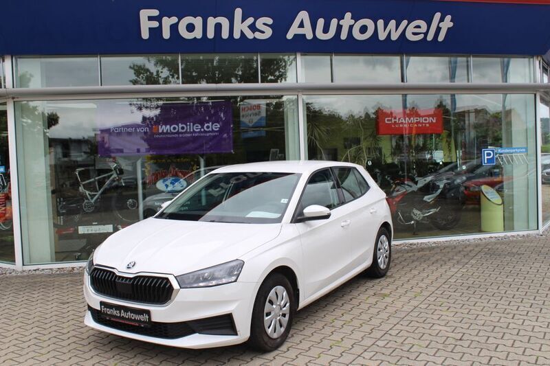 Weiß Gebraucht 2022 Skoda Fabia Active Limousine | 11.950 € (Superpreis) - Bild 1/4