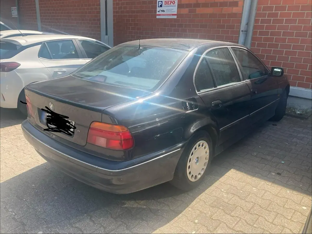 Gebraucht BMW 523 170 PS (125 kW) 2000 Schwarz Limousine