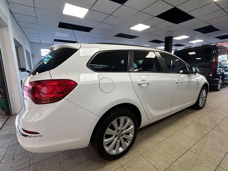 Gebraucht Opel Astra Active 140 PS (102 kW) 2013 Weiß Kombi
