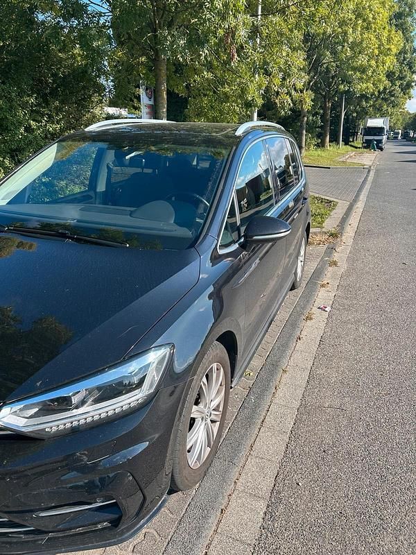 Schwarz Gebraucht 2016 VW Touran Highline Van / Kleinbus | 15.500 € (Guter Preis) - Bild 1/4