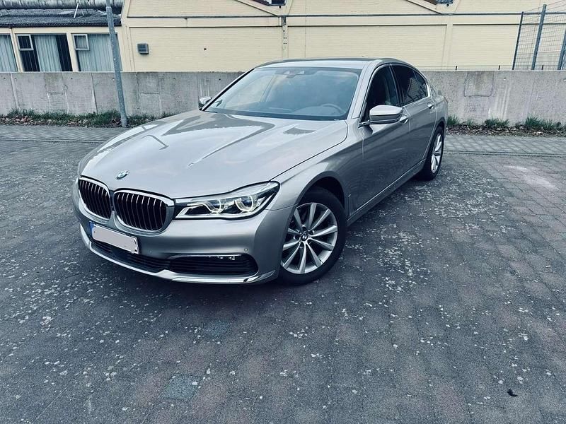 Gebraucht BMW 730 265 PS (194 kW) 2016 Grau Limousine