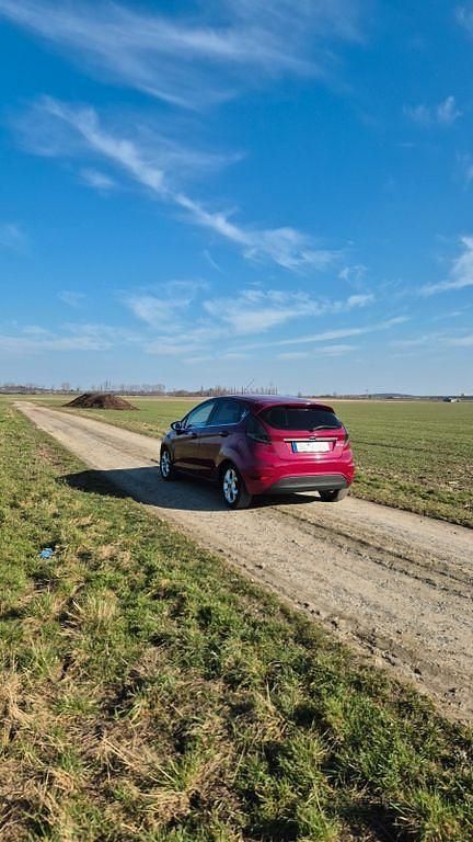 Gebraucht Ford Fiesta Trend 97 PS (71 kW) 2009 Rot Kleinwagen