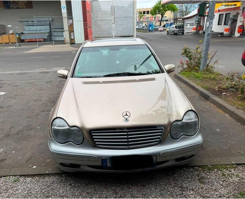 Gelb Gebraucht 2001 Mercedes C180 Limousine | 2.700 € (Fairer Preis) - Bild 1/4
