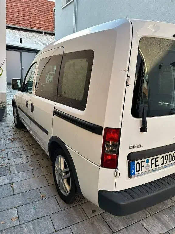 Używany Opel Combo 90 KM (66 kW) 2010 Minivan