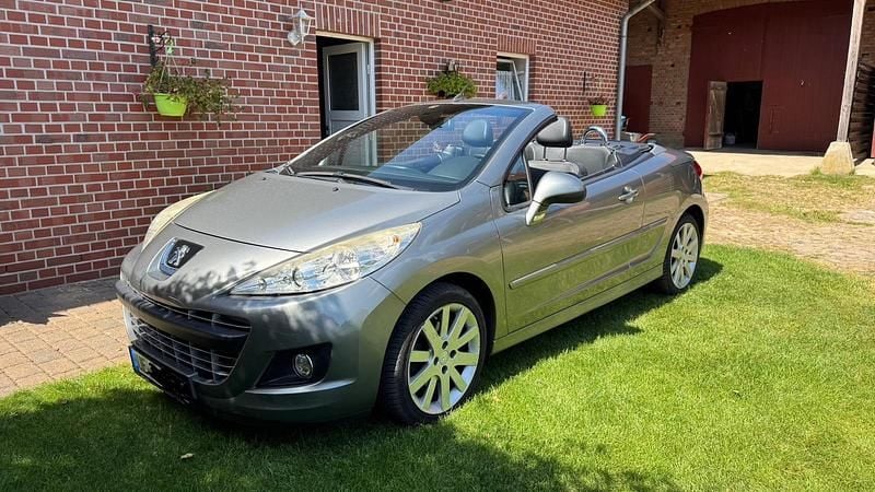 Grau Gebraucht 2012 Peugeot 207 CC Cabrio | 5.700 € (Fairer Preis) - Bild 1/4