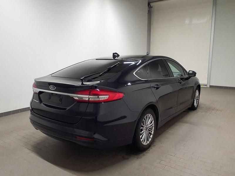 Gebraucht Ford Mondeo 150 PS (110 kW) 2022 Schwarz Limousine