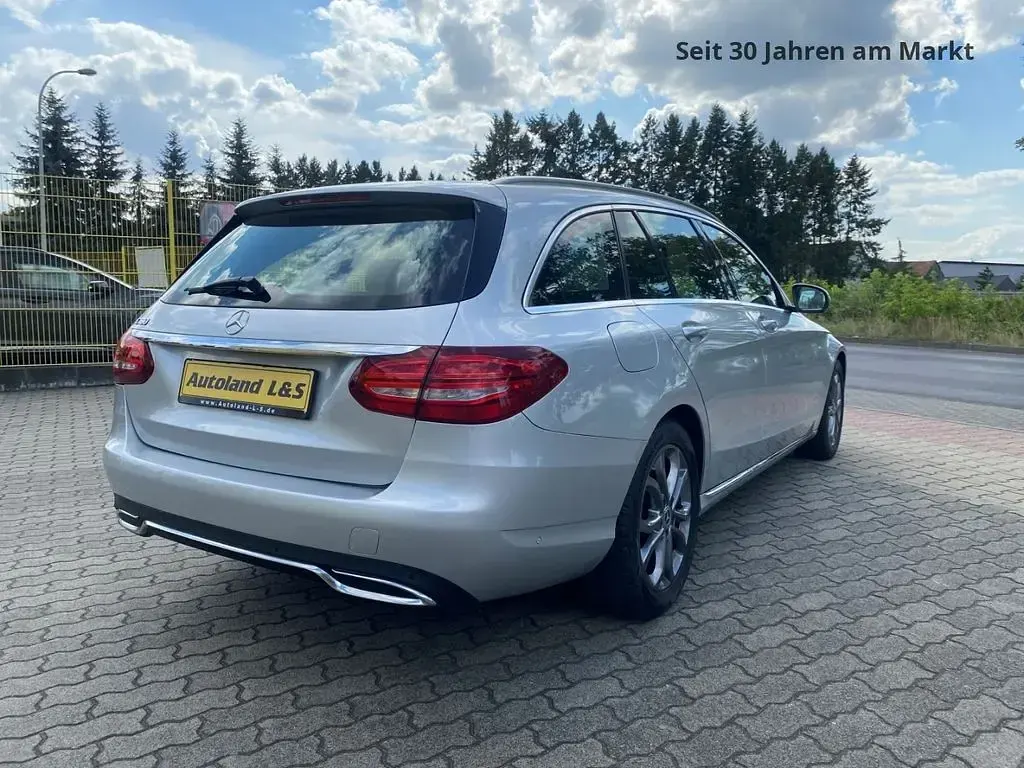 Gebraucht Mercedes C180 156 PS (114 kW) 2018 Iridiumsilber Kombi