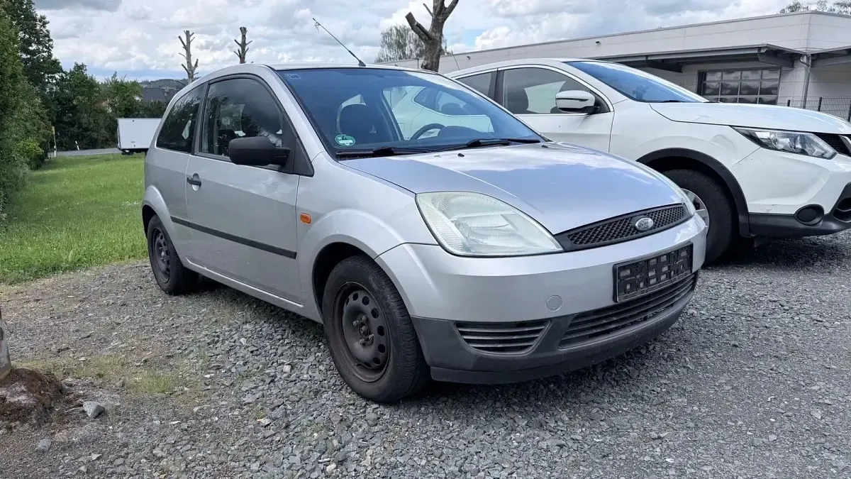 Gebraucht Ford Fiesta 60 PS (44 kW) 2003 Silber Kleinwagen