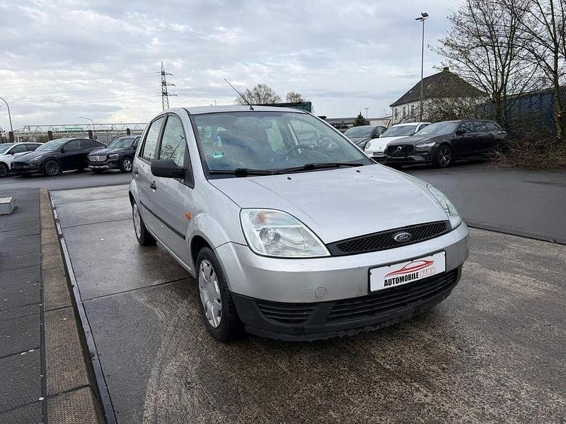 Gebraucht Ford Fiesta Ambiente 60 PS (44 kW) 2002 Silber Kleinwagen