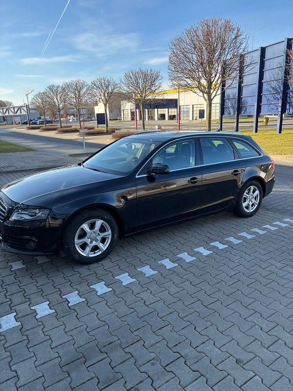Schwarz Gebraucht 2011 Audi A4 Ambition Kombi | 6.500 € (Guter Preis) - Bild 1/4