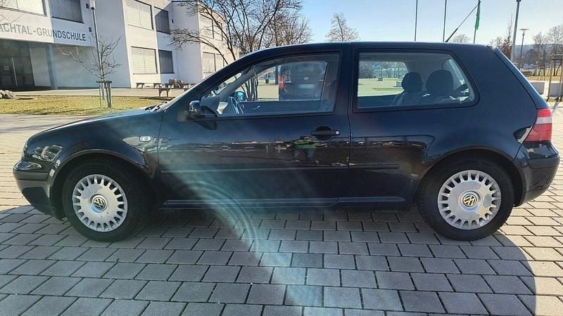 Gebraucht VW Golf IV 75 PS (55 kW) 2003 Blau Kleinwagen