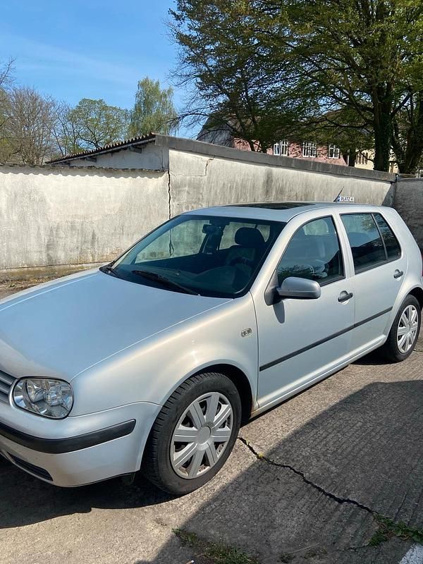Silber Gebraucht 1998 VW Golf IV Kleinwagen | 500 € (Superpreis) - Bild 1/4