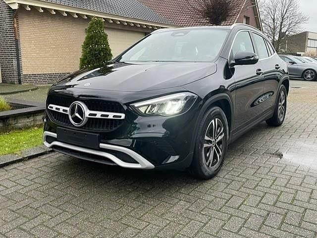 Schwarz Gebraucht 2025 Mercedes GLA180 SUV | 26.400 € - Bild 1/4