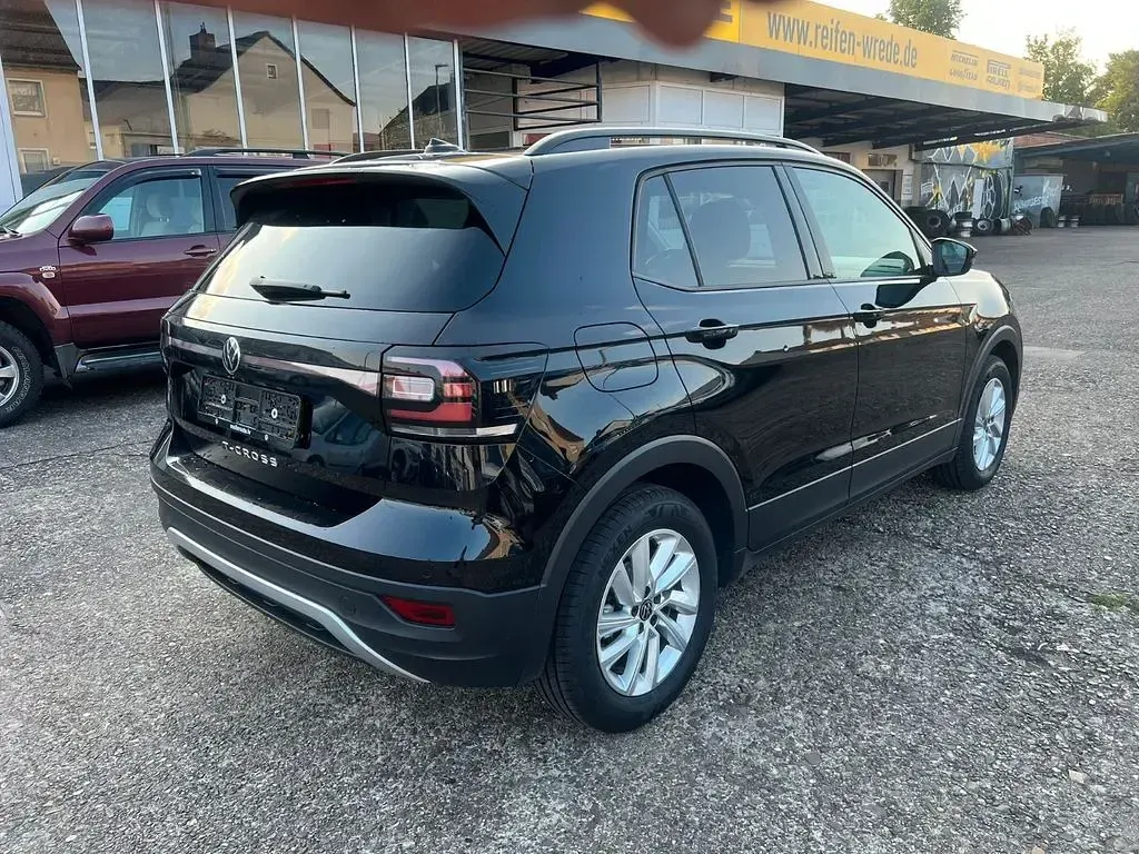 Usado VW T-Cross Active 110 CV (80 kW) 2023 Negro SUV