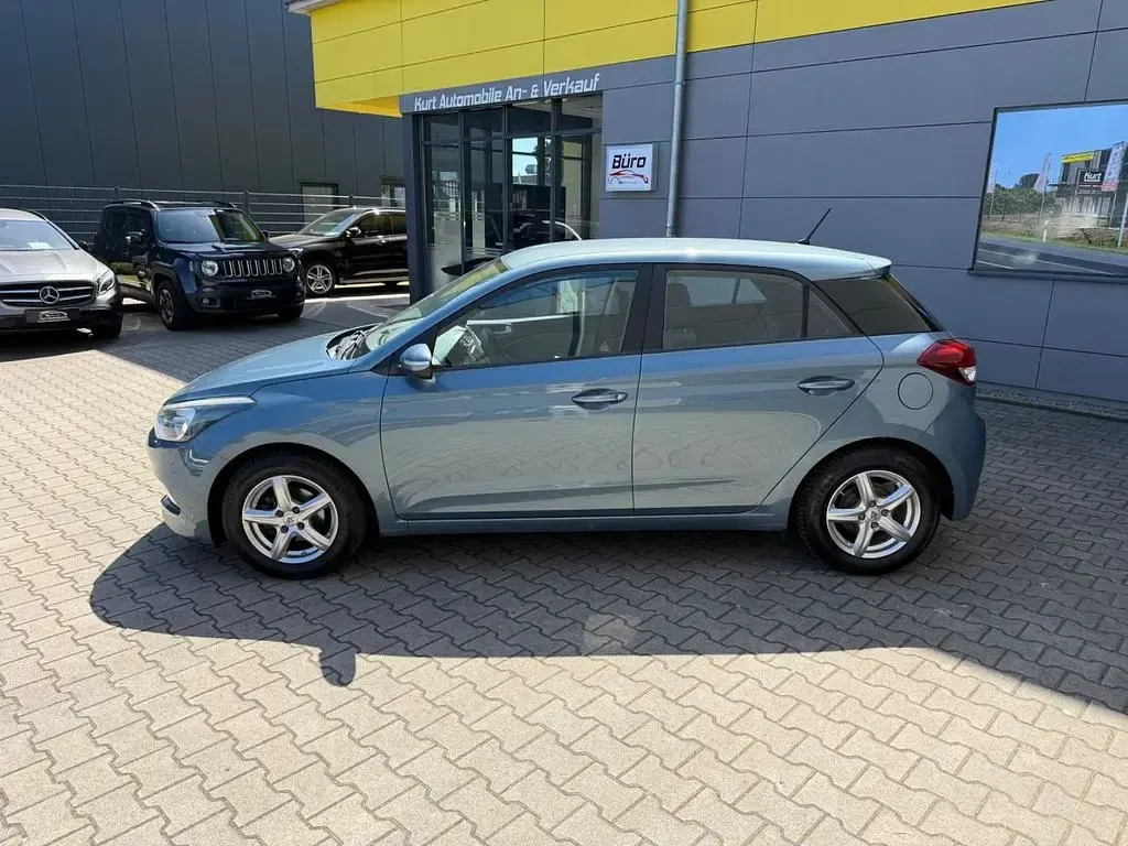 Gebraucht Hyundai i20 GO! 75 PS (55 kW) 2017 Blau Limousine