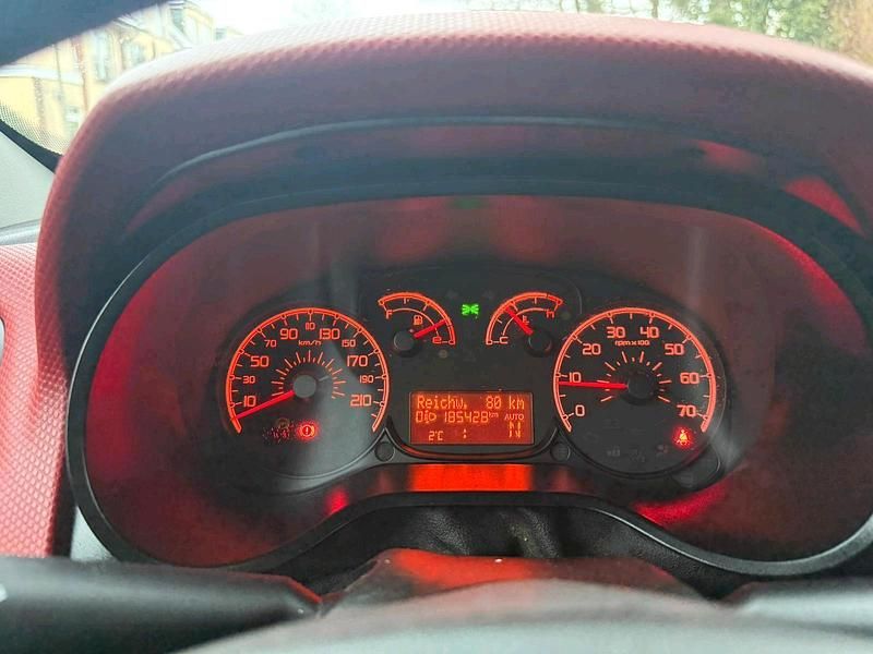 Gebraucht Fiat Doblò 90 PS (66 kW) 2012 Silber Van / Kleinbus