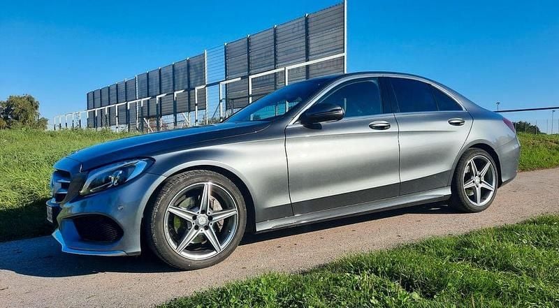 Grau Gebraucht 2016 Mercedes C180 AMG line Limousine | 18.800 € (Guter Preis) - Bild 1/4