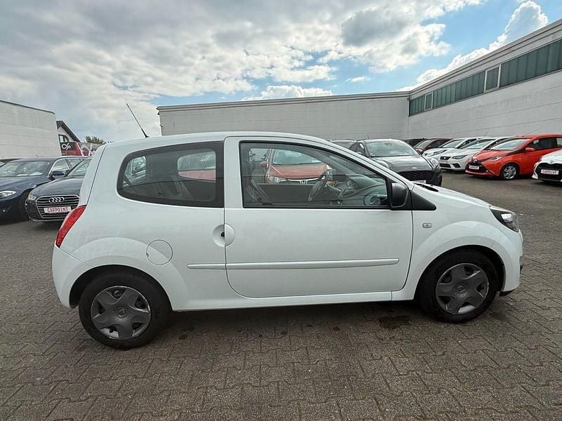 Second-hand Renault Twingo Expression 75 CP (55 kW) 2013 Alb Hatchback