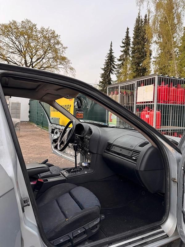 Gebraucht BMW 320 150 PS (110 kW) 1997 Silber Limousine