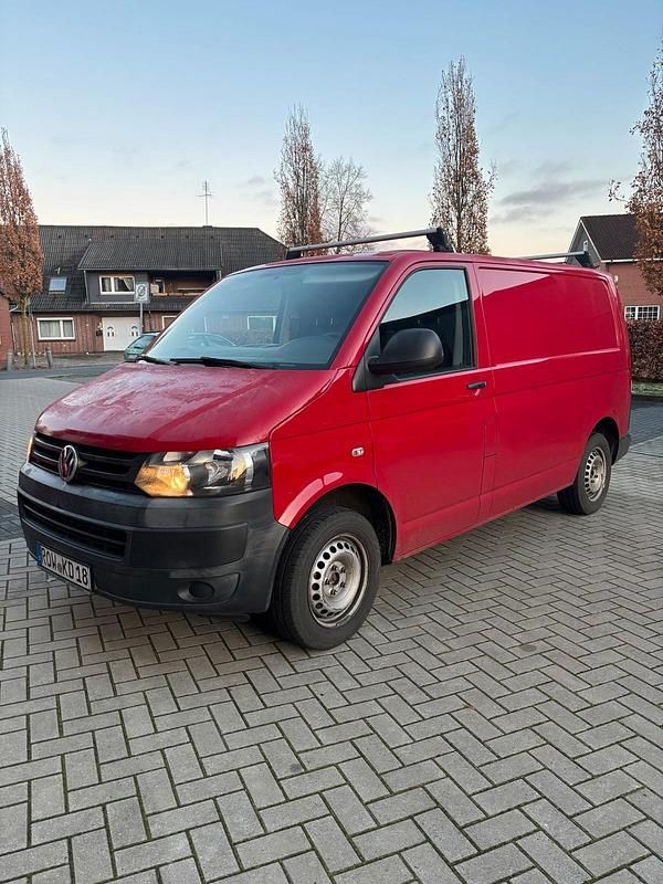 Rot Gebraucht 2013 VW Transporter Van | 10.500 € - Bild 1/4