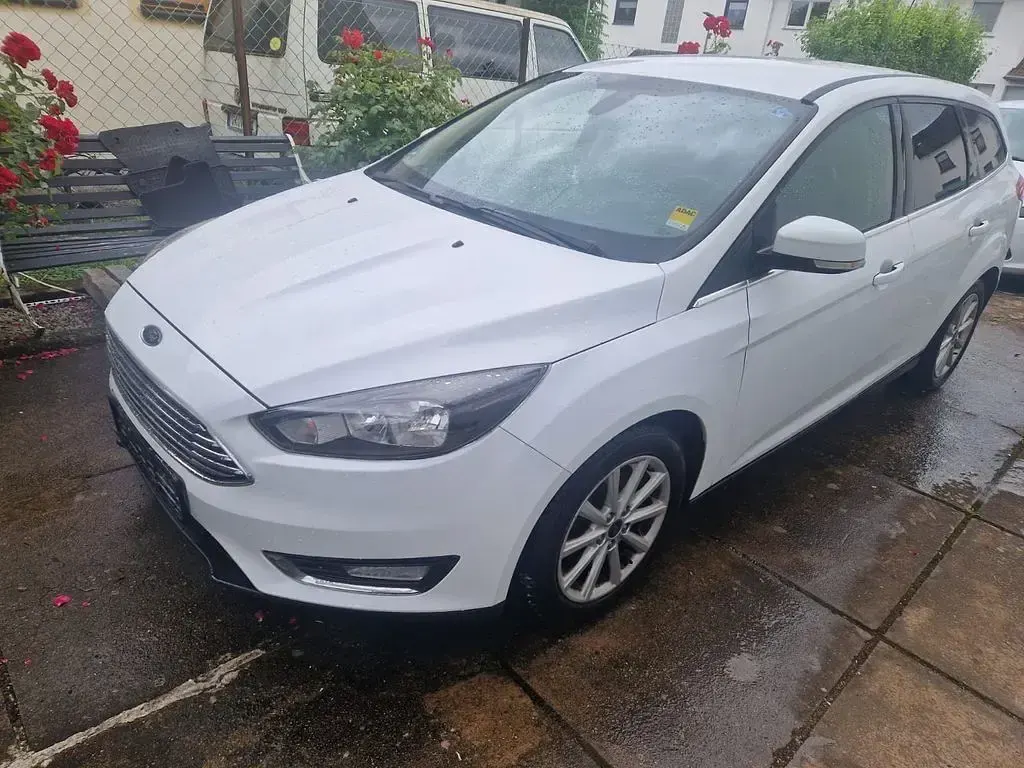 Gebraucht Ford Focus Titanium 120 PS (88 kW) 2016 Weiß Limousine