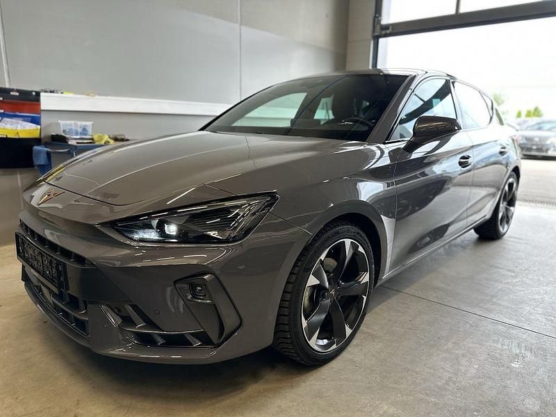 Graphene grau Gebraucht 2025 Cupra Leon Limousine | 27.500 € (Superpreis) - Bild 1/4