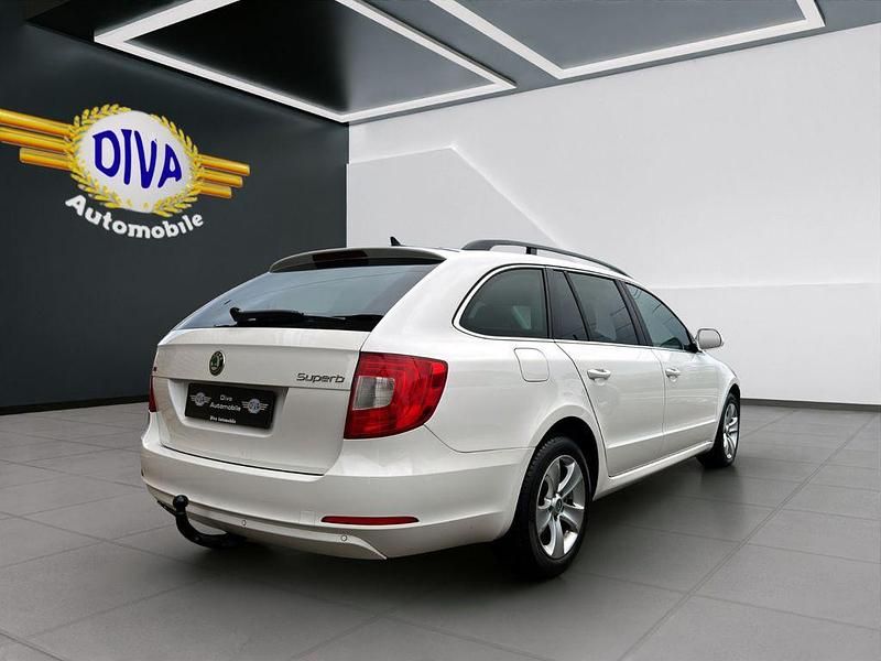 Gebraucht Skoda Superb Ambition 170 PS (125 kW) 2012 Weiß Kombi