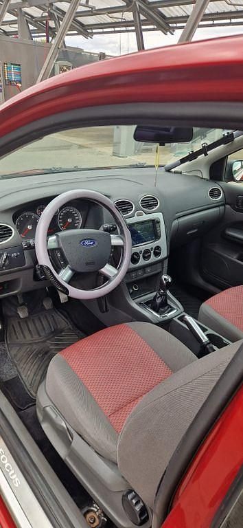 Gebraucht Ford Focus Ambiente 101 PS (74 kW) 2007 Rot Limousine