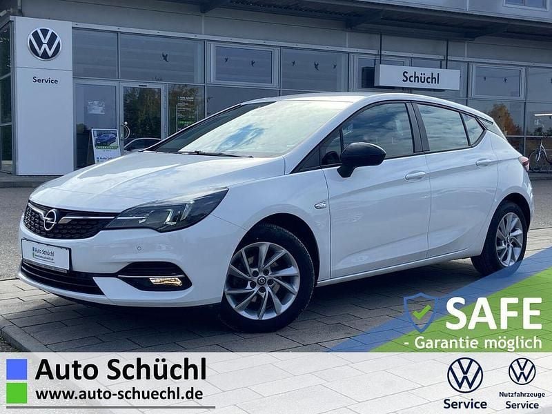 Weiß Gebraucht 2021 Opel Astra Edition Limousine | 13.870 € (Fairer Preis) - Bild 1/4