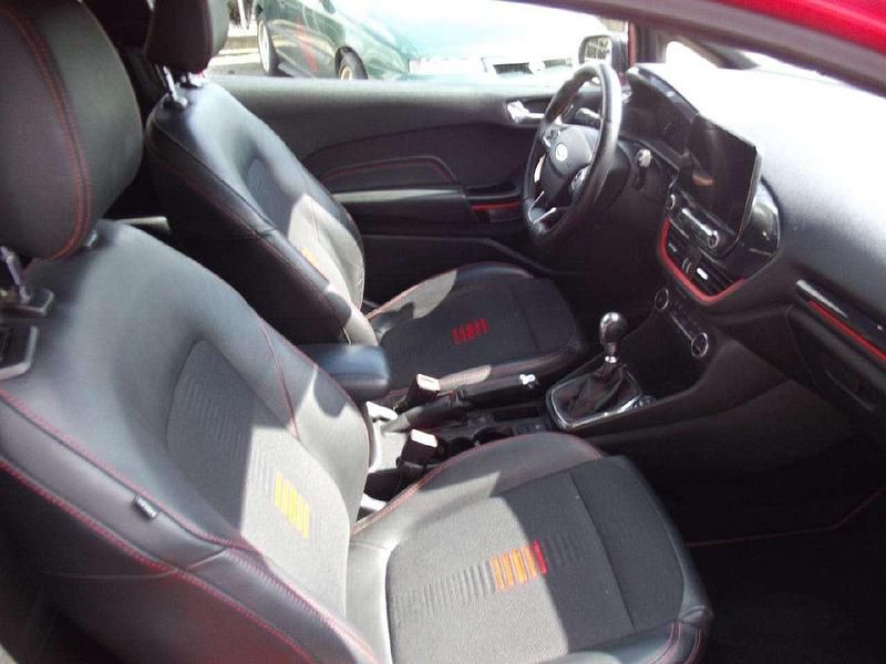 Gebraucht Ford Fiesta ST-Line 140 PS (102 kW) 2018 Racerot Kleinwagen