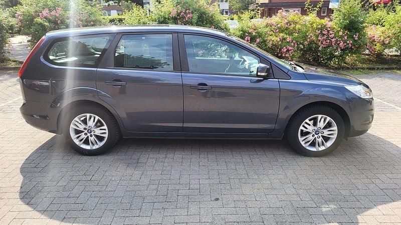 Używany Ford Focus 74 KM (54 kW) 2008 Szary Kombi