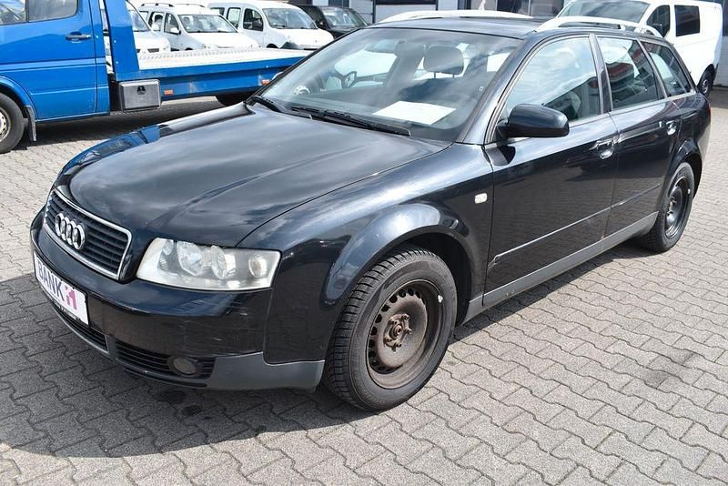Używany Audi A4 131 KM (96 kW) 2002 Czarny Kombi