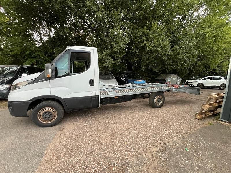 Weiß Gebraucht 2016 Iveco Daily | 11.000 € - Bild 1/4