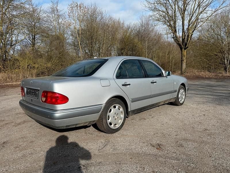 Gebraucht Mercedes E280 204 PS (150 kW) 1998 Limousine