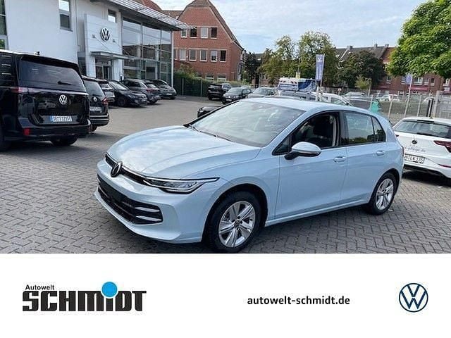 Crystal ice blue metallic Gebraucht 2024 VW Golf VIII Limousine | 21.898 € (Superpreis) - Bild 1/4