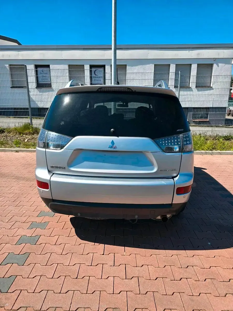 Używany Mitsubishi Outlander 170 KM (125 kW) 2008 Szary SUV