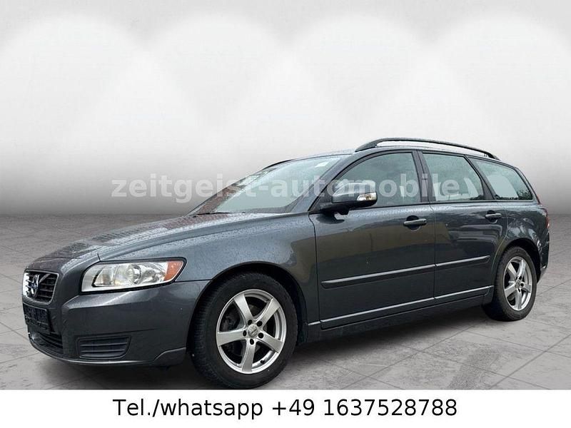 Grau Gebraucht 2010 Volvo V50 Kombi | 8.985 € (Teuer) - Bild 1/4