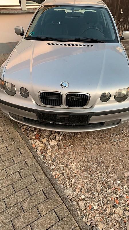 Silber Gebraucht 2001 BMW 316 Compact Kleinwagen | 699 € - Bild 1/4