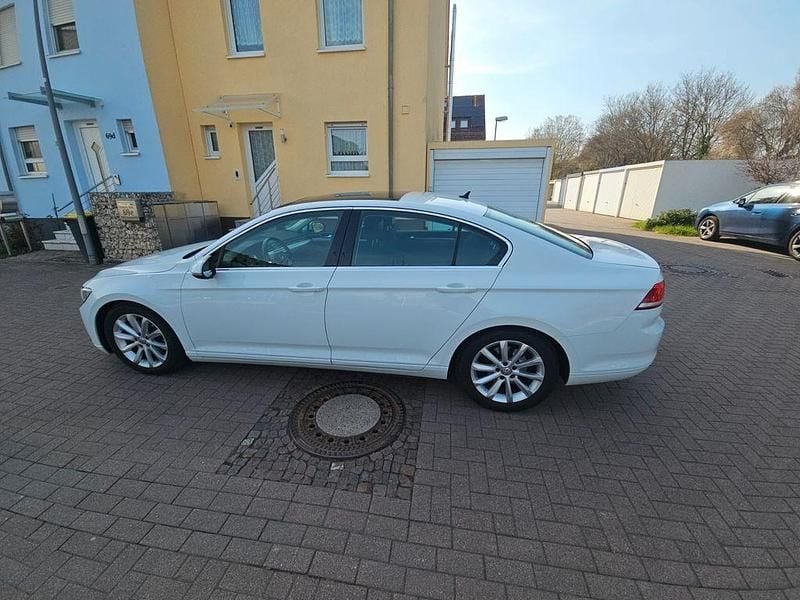 Gebraucht VW Passat Comfortline 125 PS (91 kW) 2015 Weiß Limousine