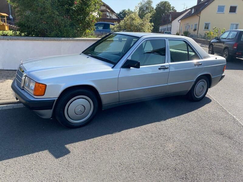 Silber Gebraucht 1992 Mercedes 190 Limousine | 5.100 € - Bild 1/4