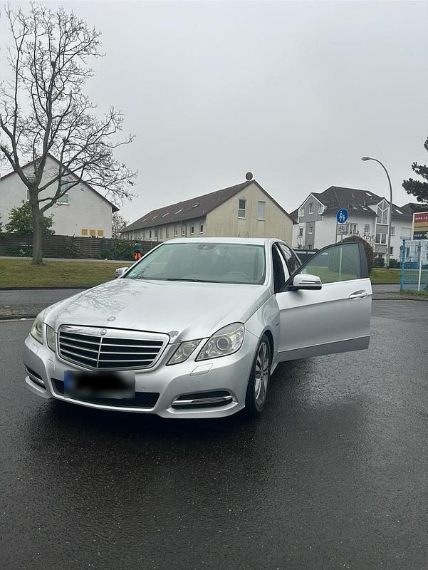 Gebraucht Mercedes E220 170 PS (125 kW) 2010 Silber Limousine